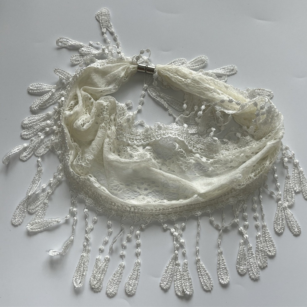 Vtg Capelet Lace Shawl Off White IvorBeaded Lace Collar Tassels Magnetic Closure